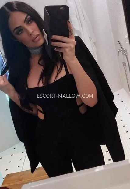 Escort Mallow Adriana — 2