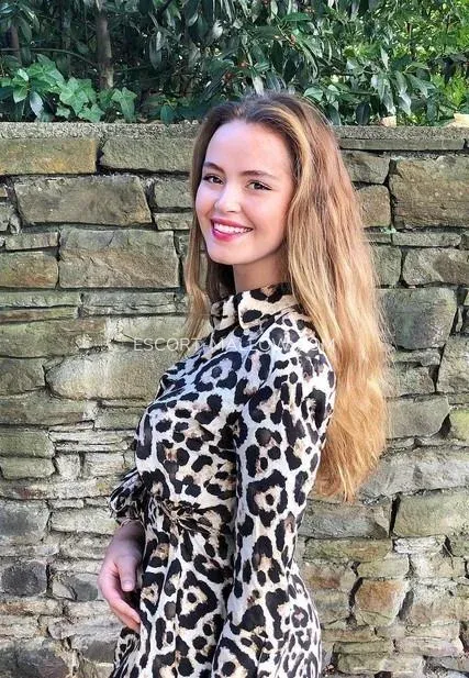 Escort Mallow Elsa — 1