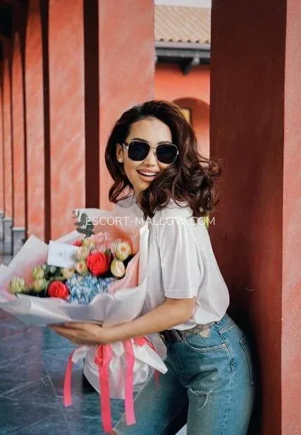 Escort Mallow Sandra — 4