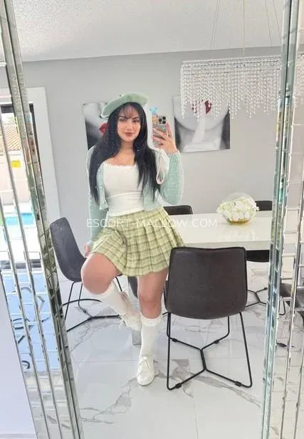 Escort Mallow Adriana — 3