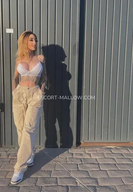 Escort Mallow Vanesa — 1