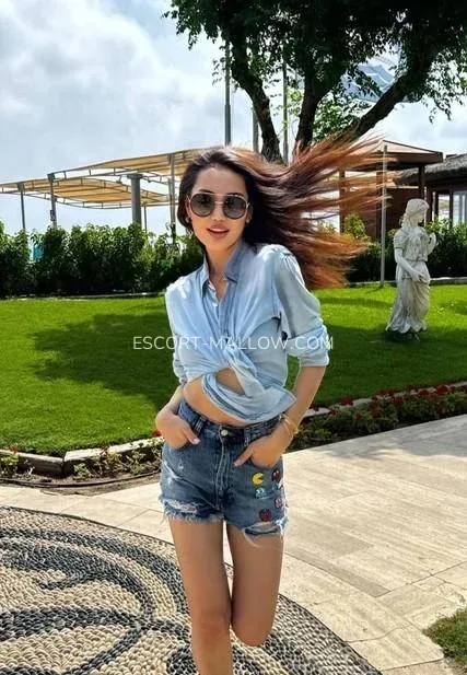 Escort Mallow Sandra — 1