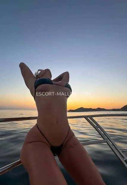 Escort Mallow Maggie — 2