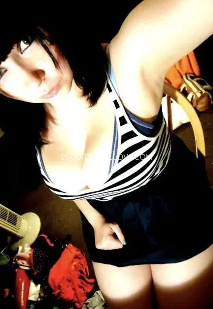 Escort Mallow Camilla — 1