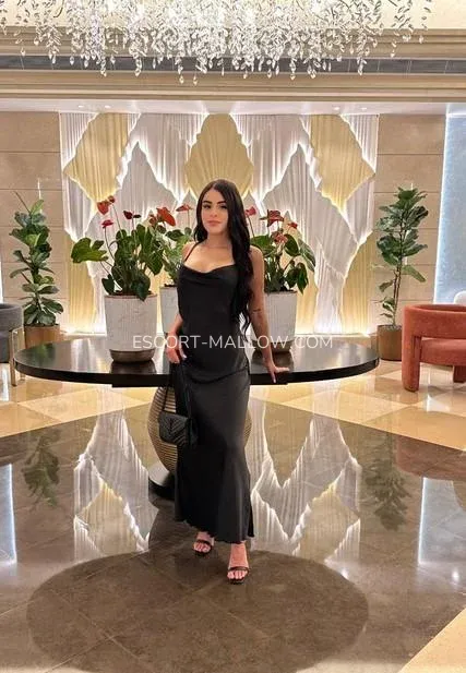 Escort Mallow Yvonne — 4