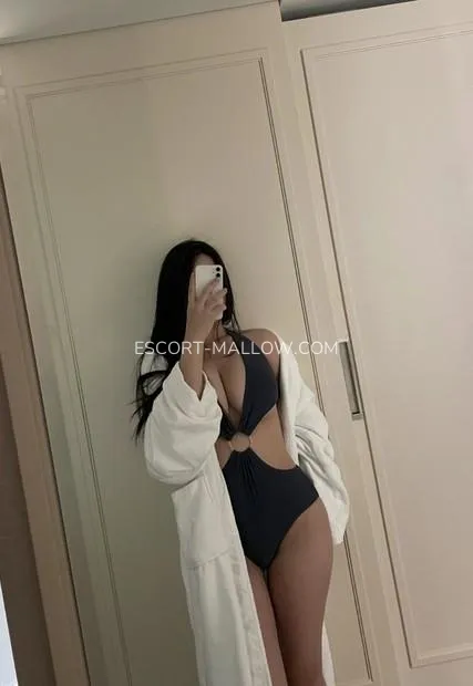 Escort Mallow Amarinda — 2