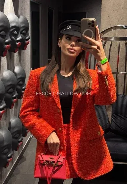 Escort Mallow Julia — 7