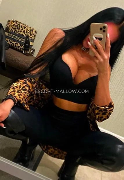 Escort Mallow Esmeralda — 2