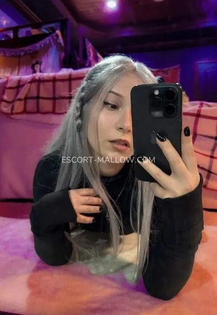 Escort Mallow Julia — 2