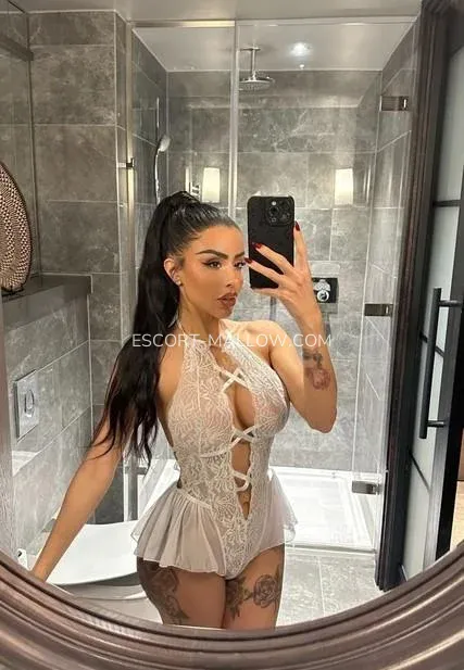 Escort Mallow Lindsey — 1
