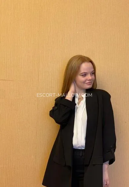 Escort Mallow Madeleine — 3