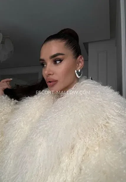 Escort Mallow Julia — 4