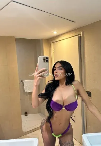 Escort Mallow Britt — 4
