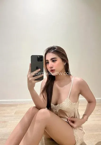 Escort Mallow Amanda — 1