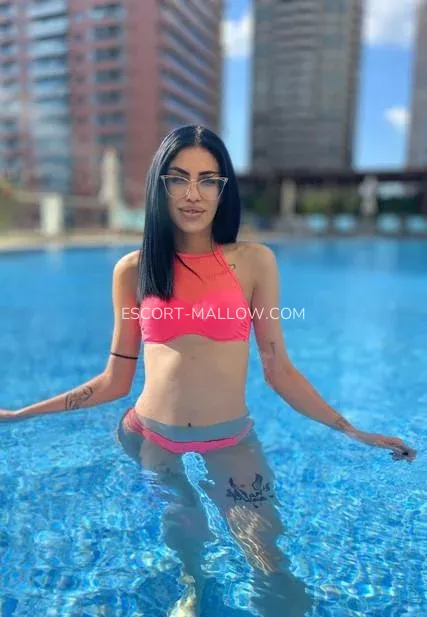 Escort Mallow Lena — 1