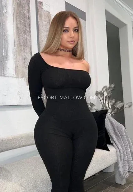 Escort Mallow Makenna — 5