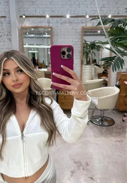Escort Mallow Breanna — 9