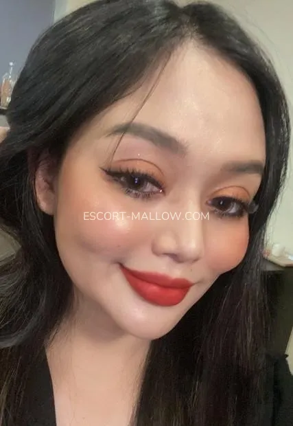Escort Mallow Camila — 2