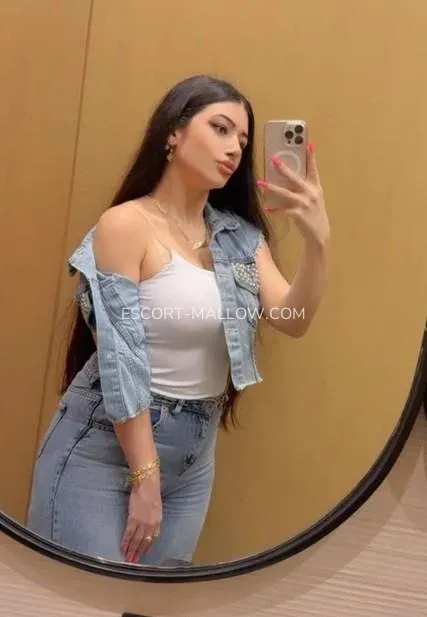 Escort Mallow Kiara — 4