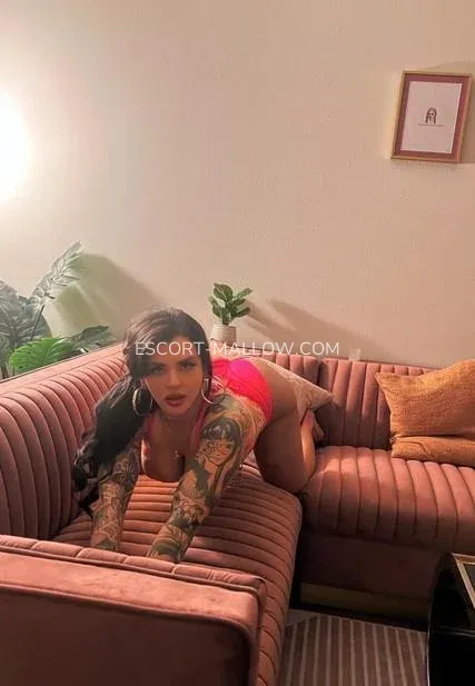 Escort Mallow Aniyah — 4