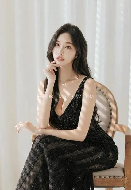 Escort Mallow Julia — 3