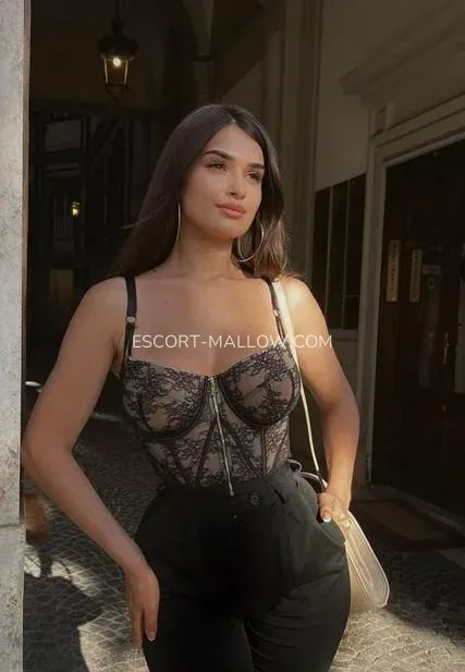 Escort Mallow Naomi — 4