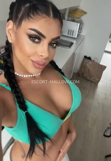 Escort Mallow Justina — 1