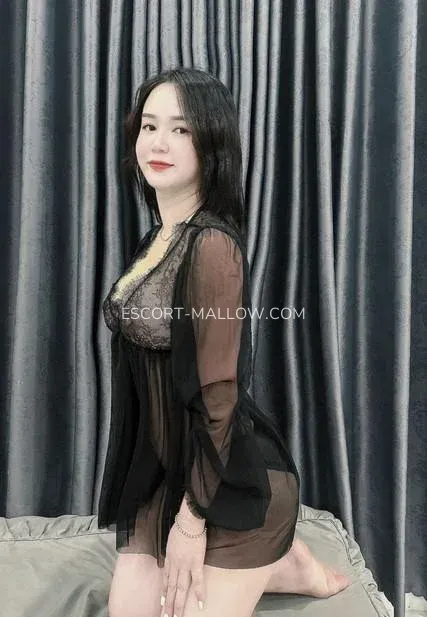 Escort Mallow Karin — 1