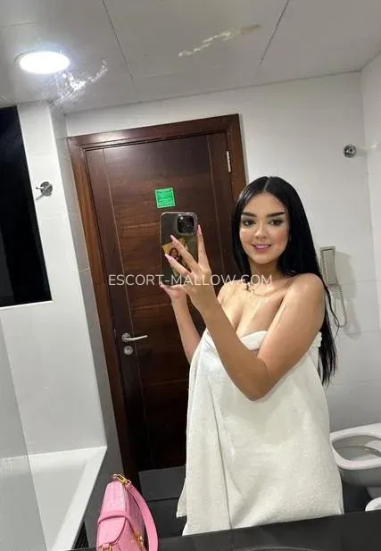 Escort Mallow Amarinda — 10