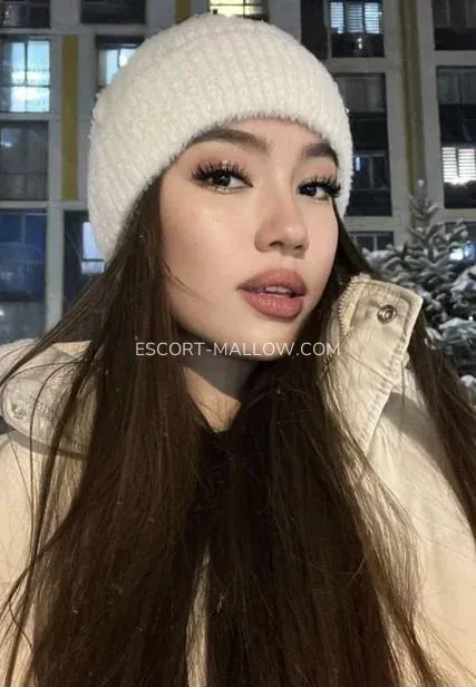 Escort Mallow Simona — 3