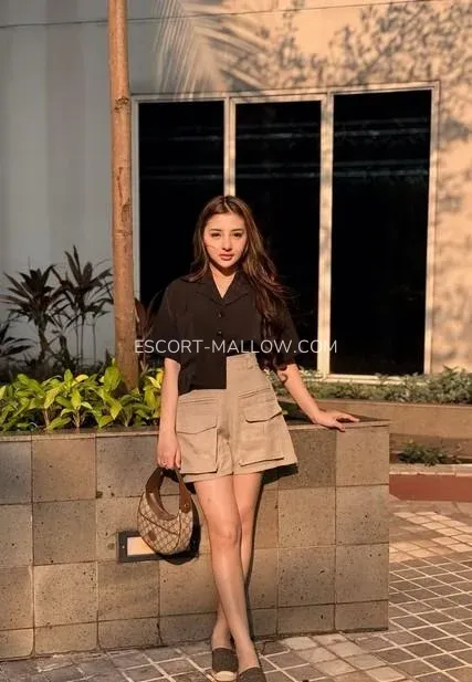 Escort Mallow Catherine — 3