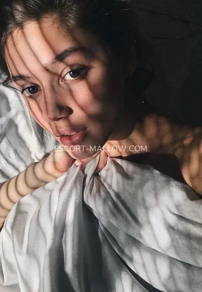 Escort Mallow Pamela — 5