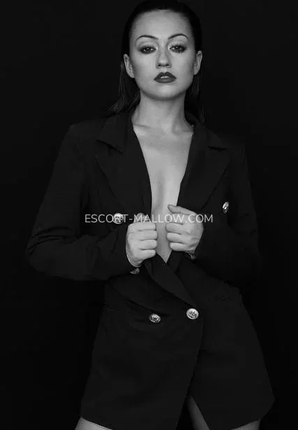 Escort Mallow Madeleine — 1