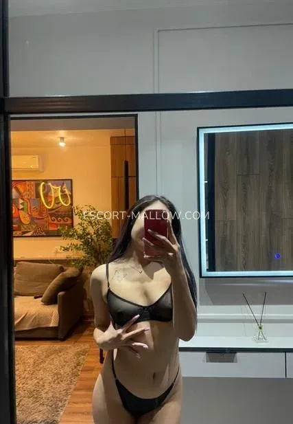Escort Mallow Ella — 1