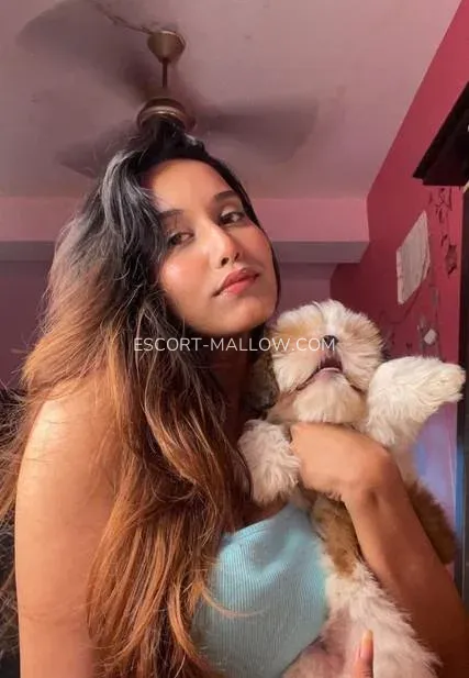 Escort Mallow Karina — 4
