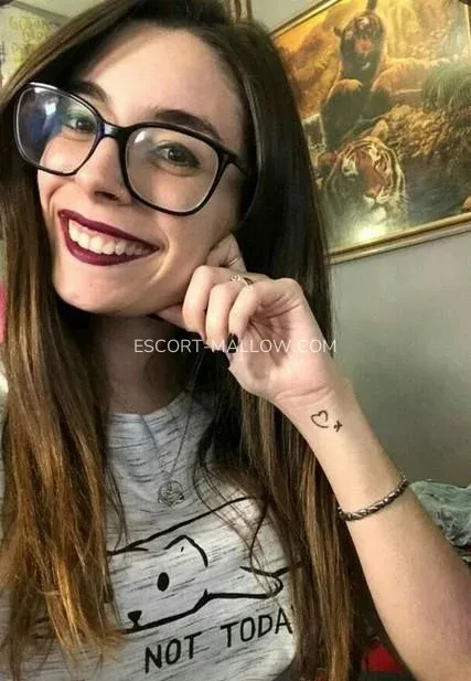 Escort Mallow Amanda — 3