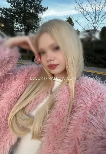 Escort Mallow Camila — 5