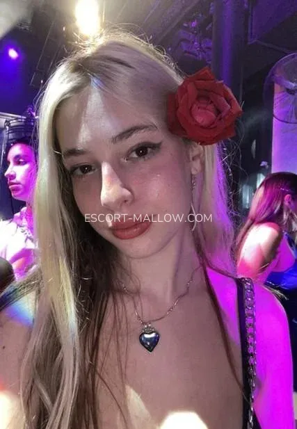 Escort Mallow Isabella — 3