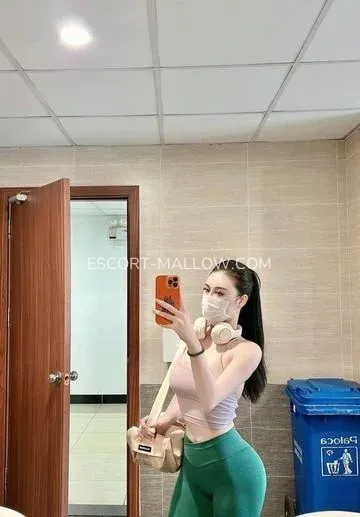 Escort Mallow Clara — 1