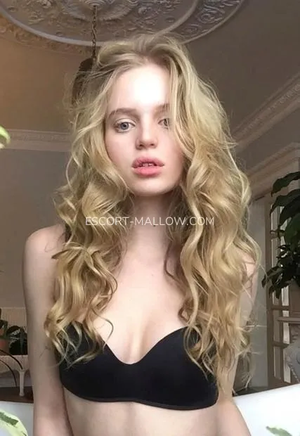 Escort Mallow jacqueline