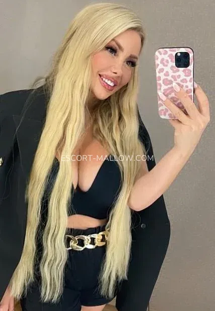 Escort Mallow Tecla — 4