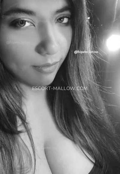 Escort Mallow Selena — 2