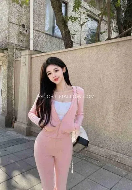 Escort Mallow Andrea — 3