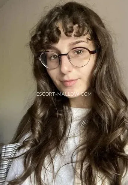 Escort Mallow Helena — 3