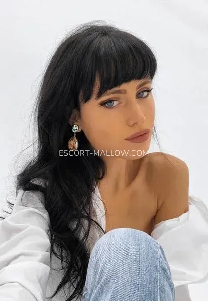 Escort Mallow Veronica — 3