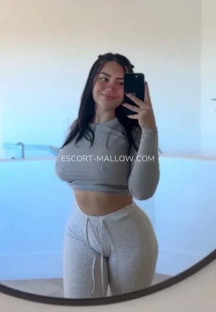 Escort Mallow Cecilia — 3
