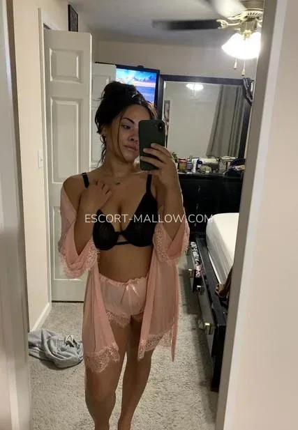 Escort Mallow Mia — 5
