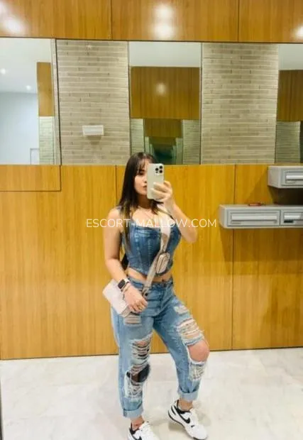 Escort Mallow Ellinor — 2