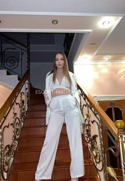 Escort Mallow Milagros — 4