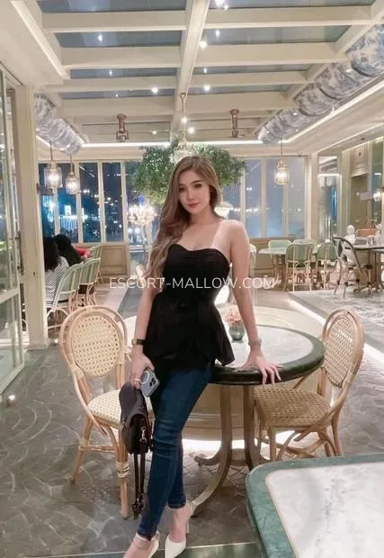 Escort Mallow Amelia — 2